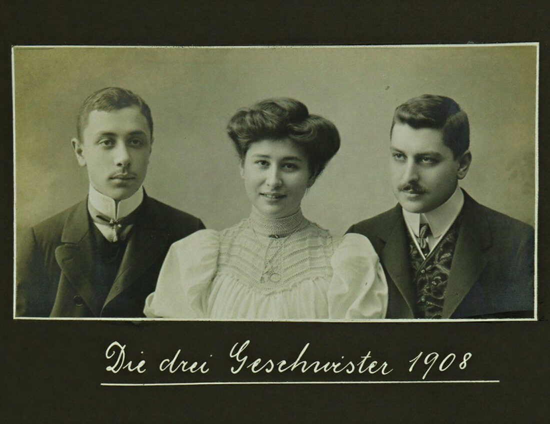 Teleki Zsigmond gyermekei (Teleki Sándor, Teleki Teréz Mária, Teleki Andor) 1908-ban.